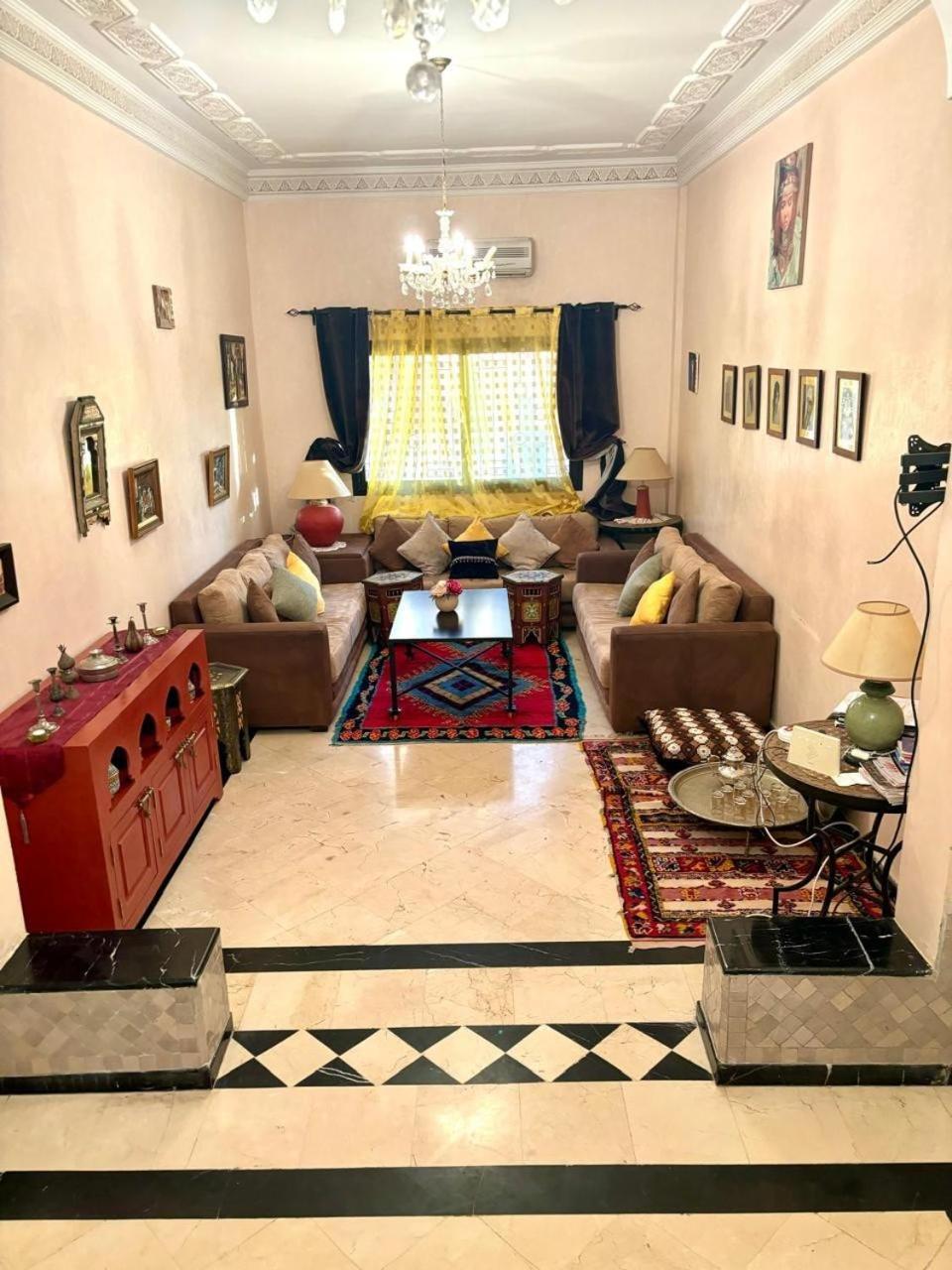 Family With A Pool Apartment
