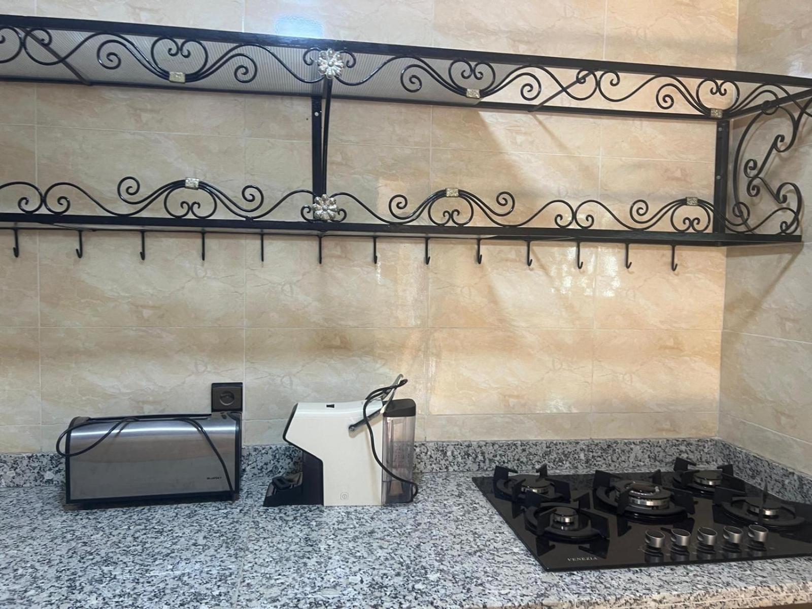 5 Min Aeroport Avec Terrasse Et Grand Apartment