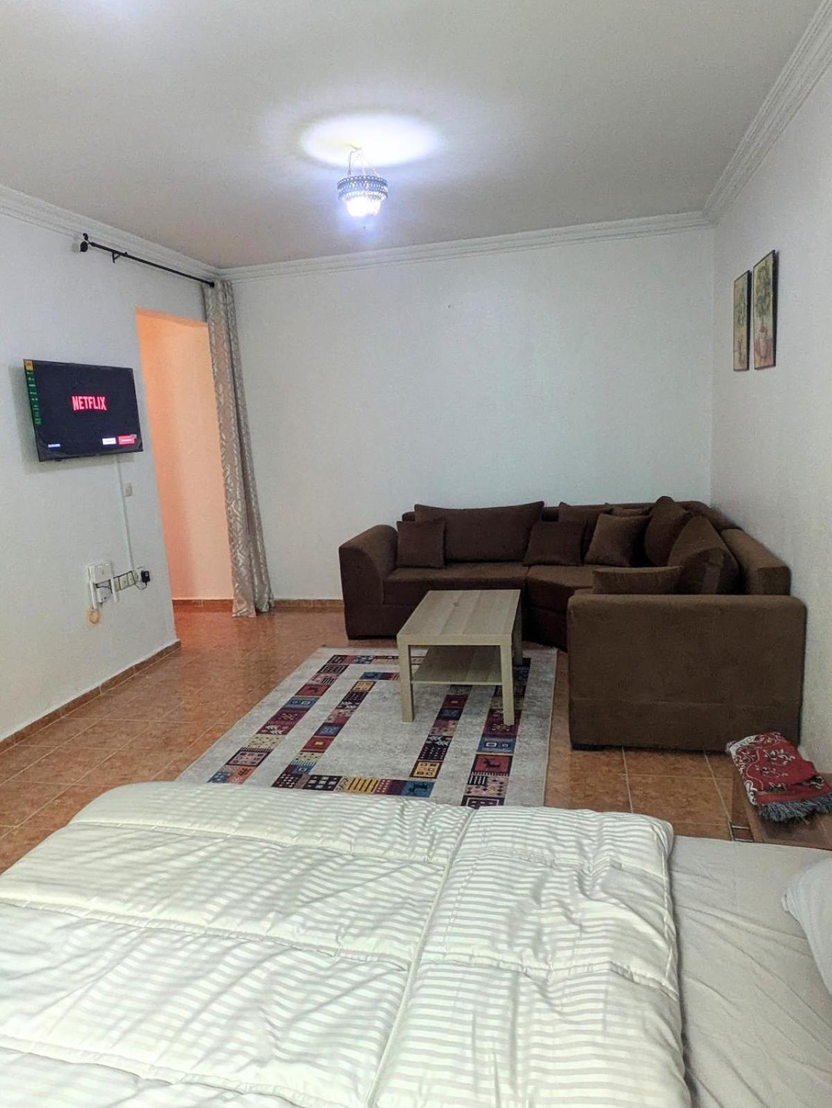 Cozy In A Good Location Apartment *