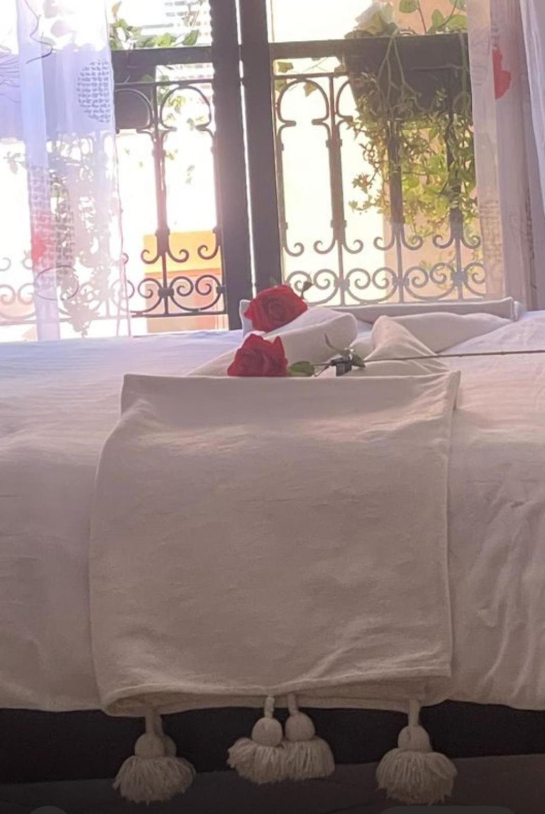 Apartment Magnifique Spacieux Confort Propre Familial 2 Salon Et Salle A Manger A 20mn A Pied De Place Jemaa El Fina 4 Piscines Dans Espace De Golf A 12 Mn En Voitures L Entree Est Gratuit Pour La Clientele Ouvert Entre 10h Et 20h