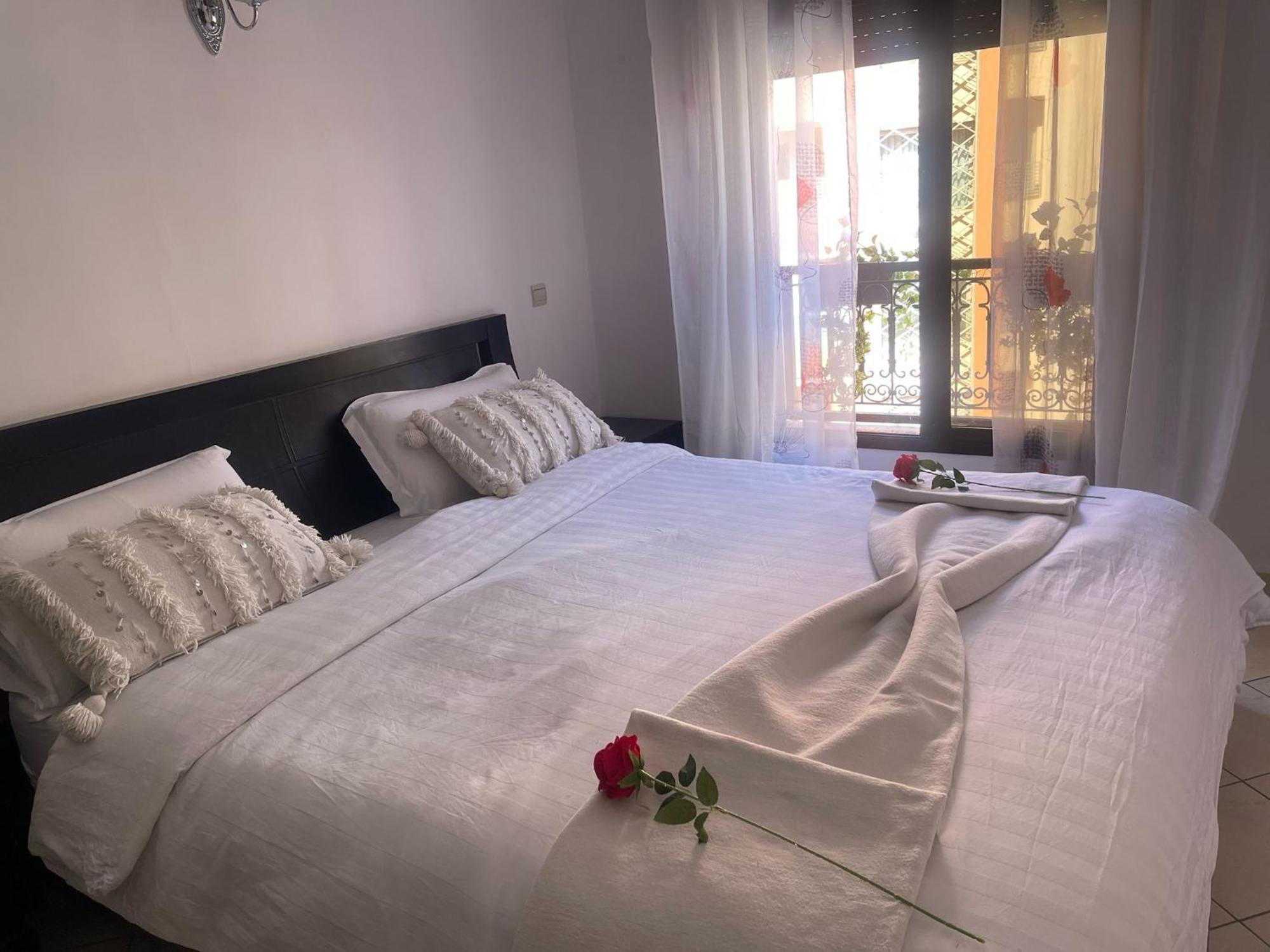 Magnifique Spacieux Confort Propre Familial 2 Salon Et Salle A Manger A 20mn A Pied De Place Jemaa El Fina 4 Piscines Dans Espace De Golf A 12 Mn En Voitures L Entree Est Gratuit Pour La Clientele Ouvert Entre 10h Et 20h