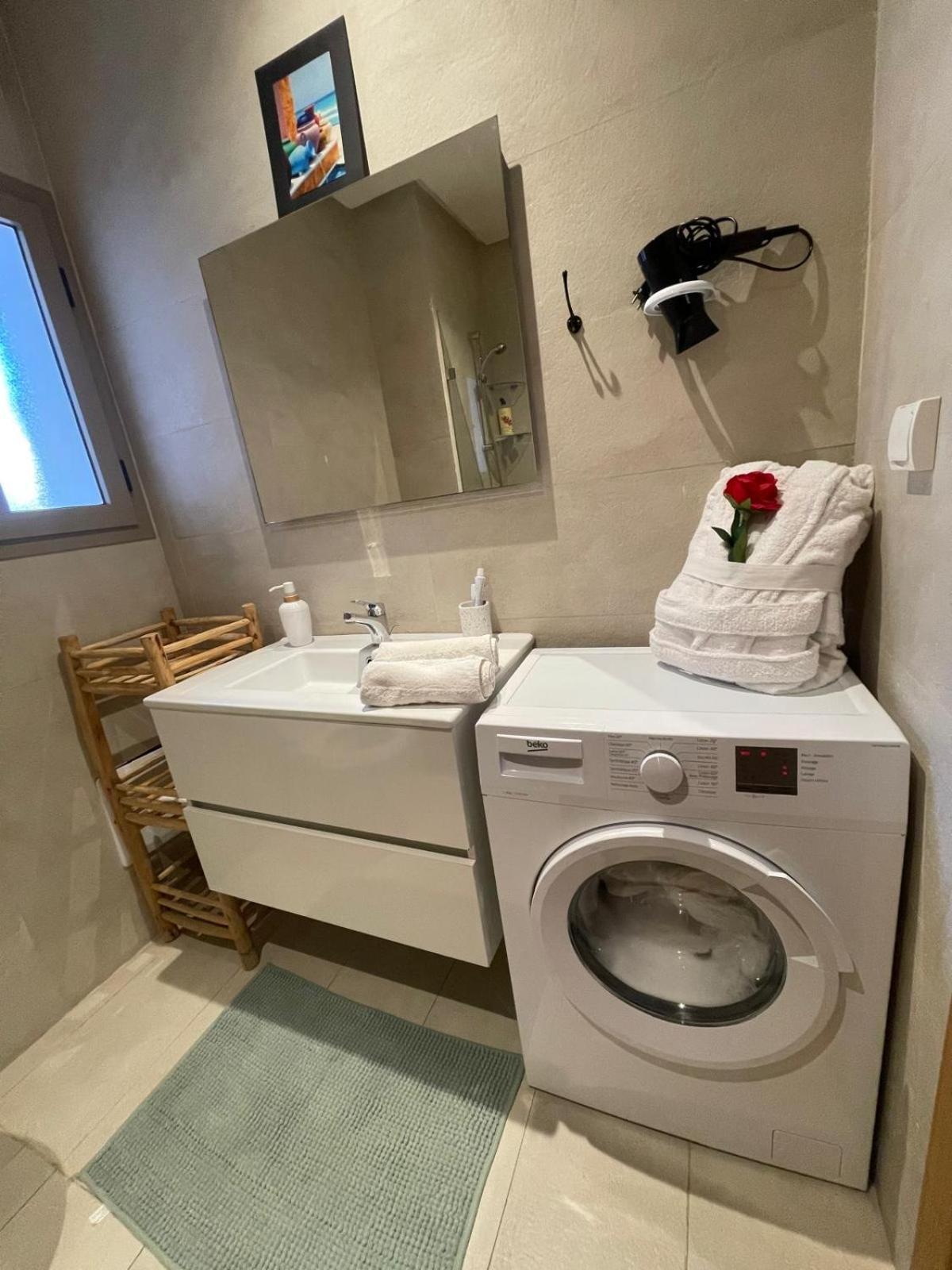 De Luxe Avec Jardin Vue Sur La Piscine Golf Securise 24h Sur 24 A 5 Minutes De L Aeroport