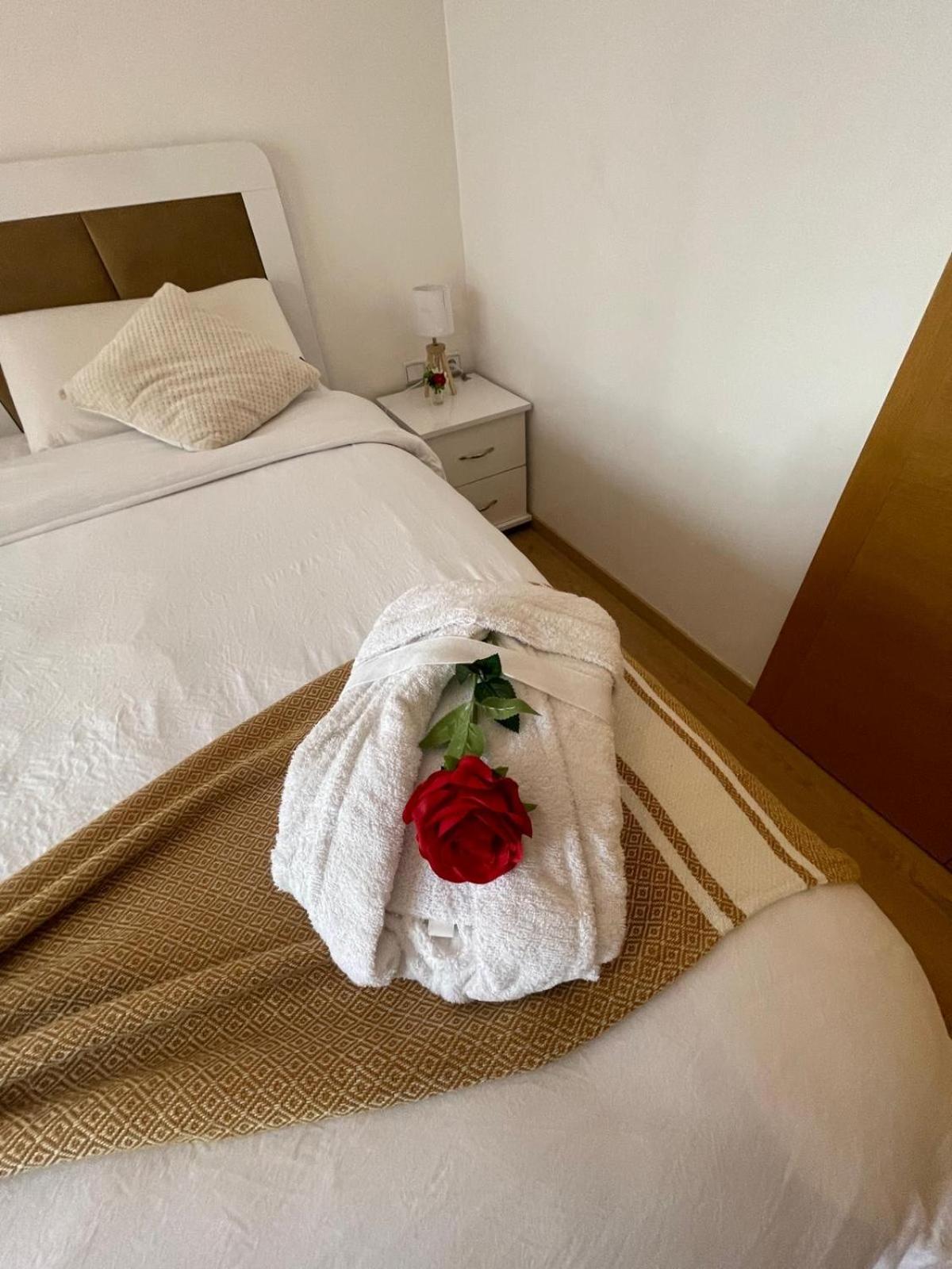 De Luxe Avec Jardin Vue Sur La Piscine Golf Securise 24h Sur 24 A 5 Minutes De L Aeroport *