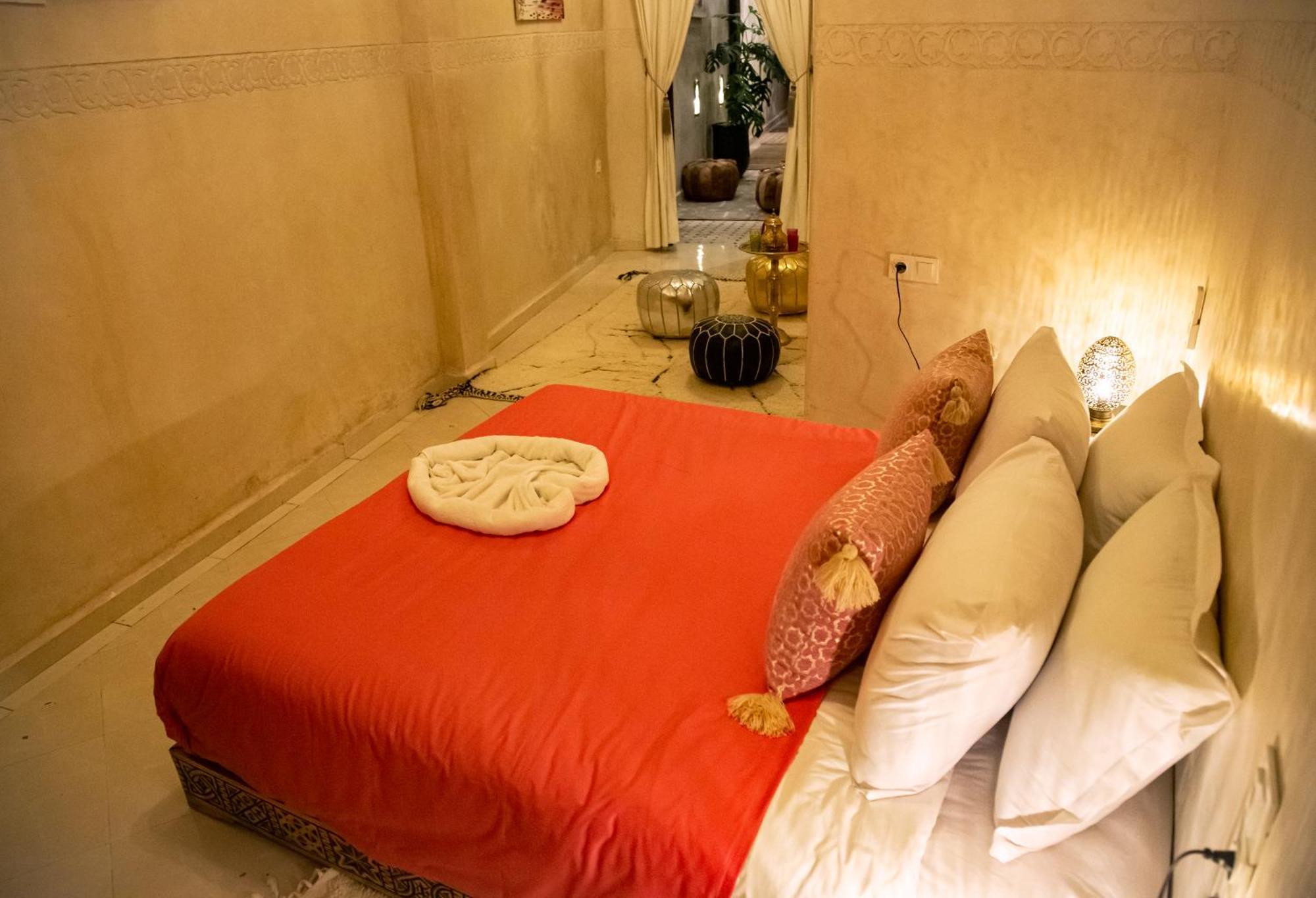 Dar Zomorod Guest house *