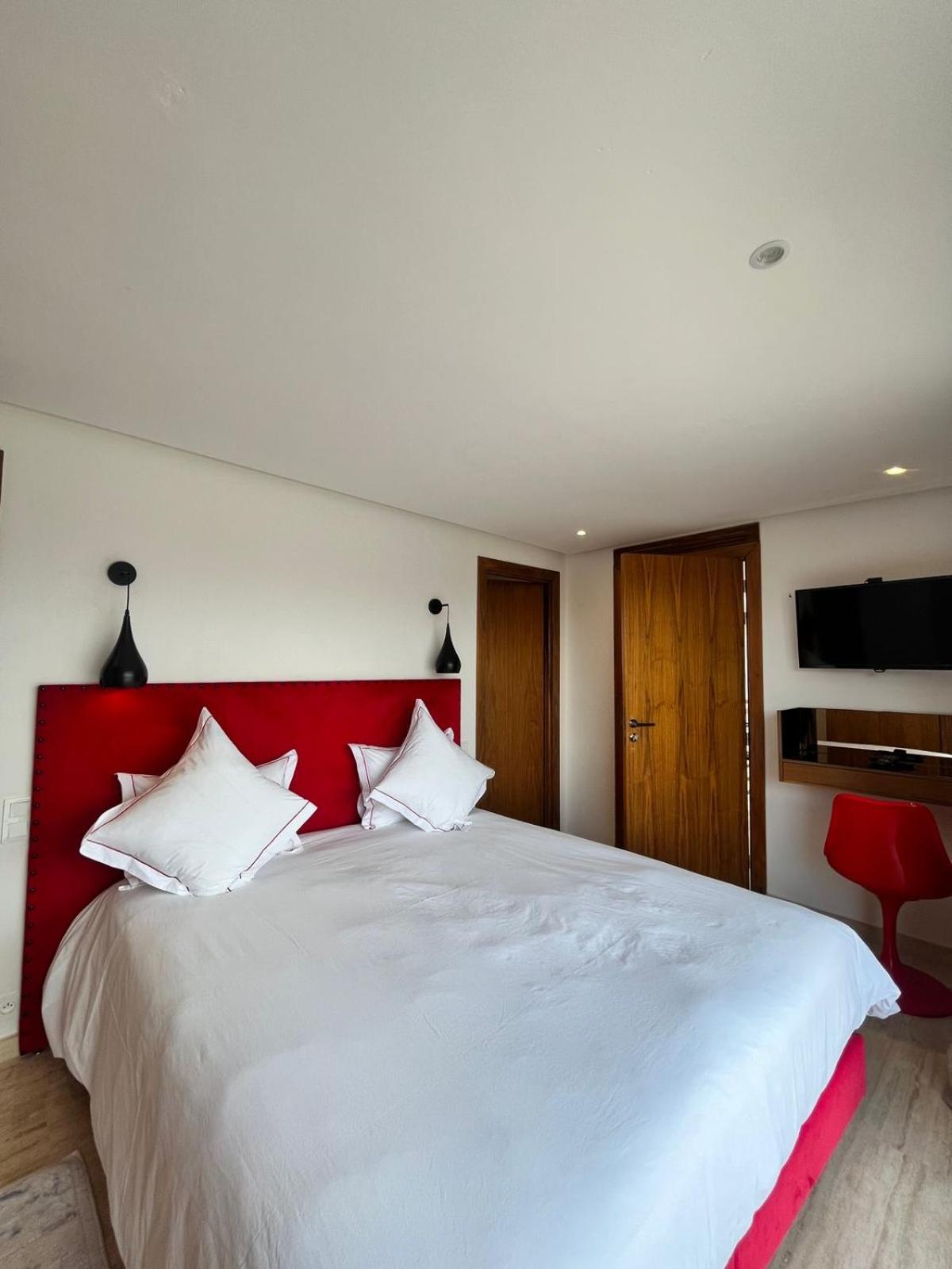 Iris Apartment *