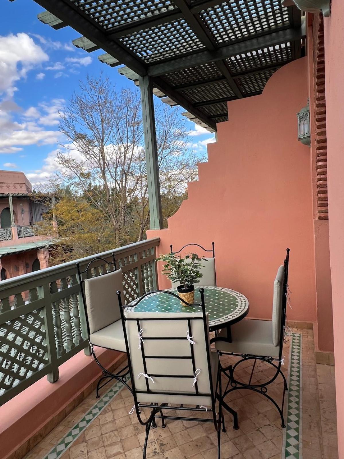 Palm Spot Apartment