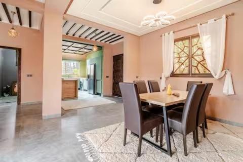 Villa A Marrakech With Warm Pool
