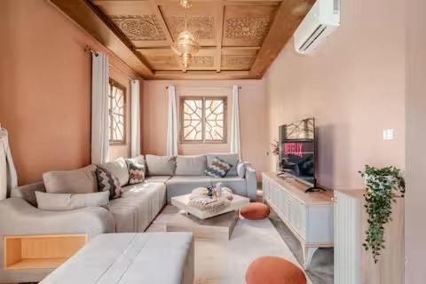 A Marrakech With Warm Pool Villa *