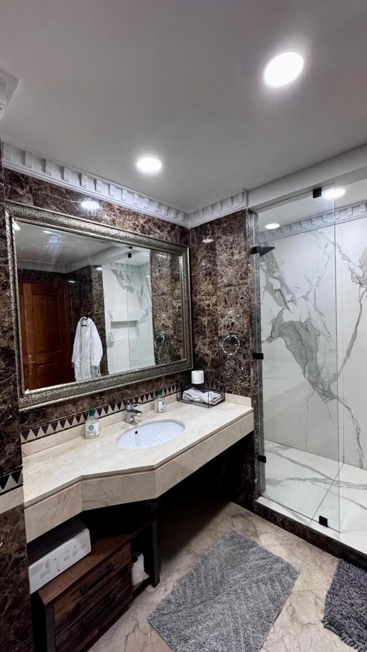 Lux Apt, Prime Location, Jacuzzi * Marraquexe