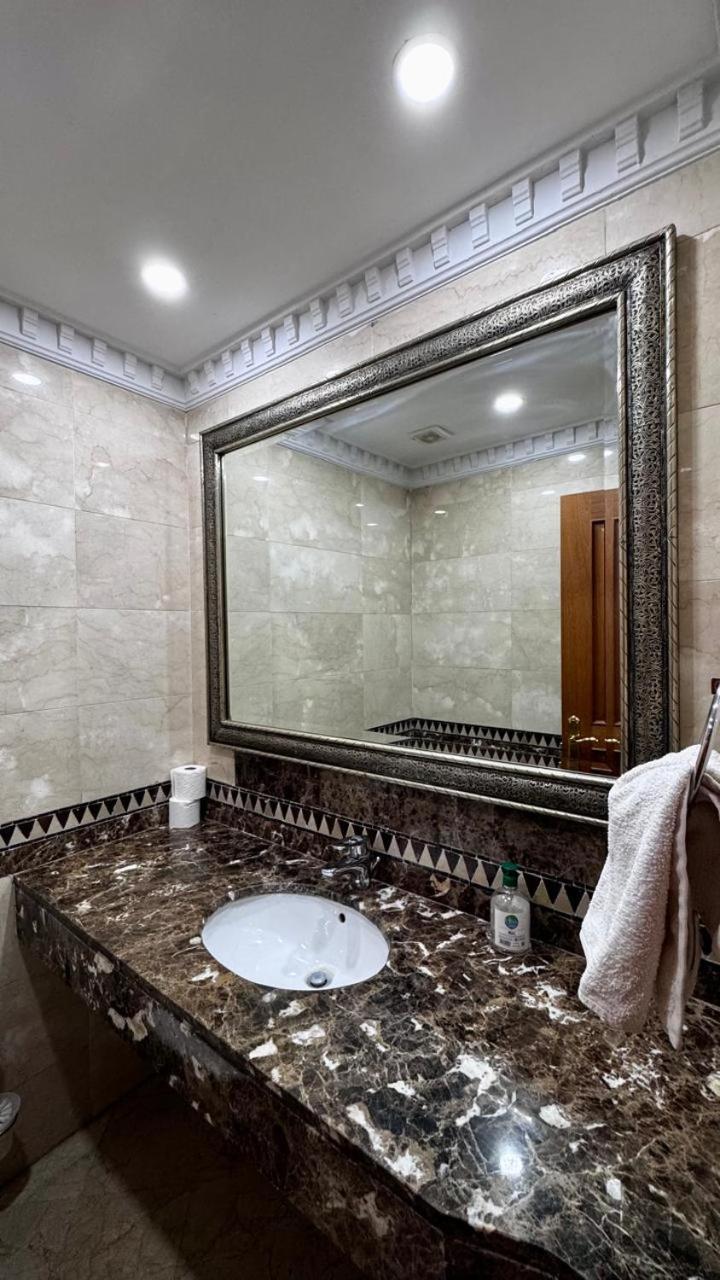 Lux Apt, Prime Location, Jacuzzi Marraquexe