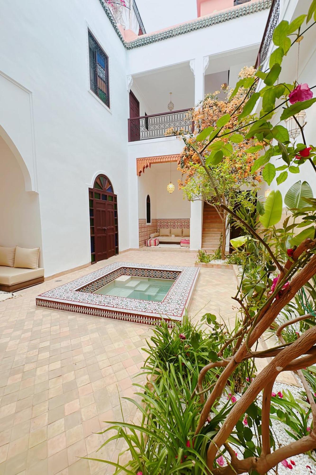 Riad Solila, 4 Suites King Size, Menage Et Breakfast Inclus