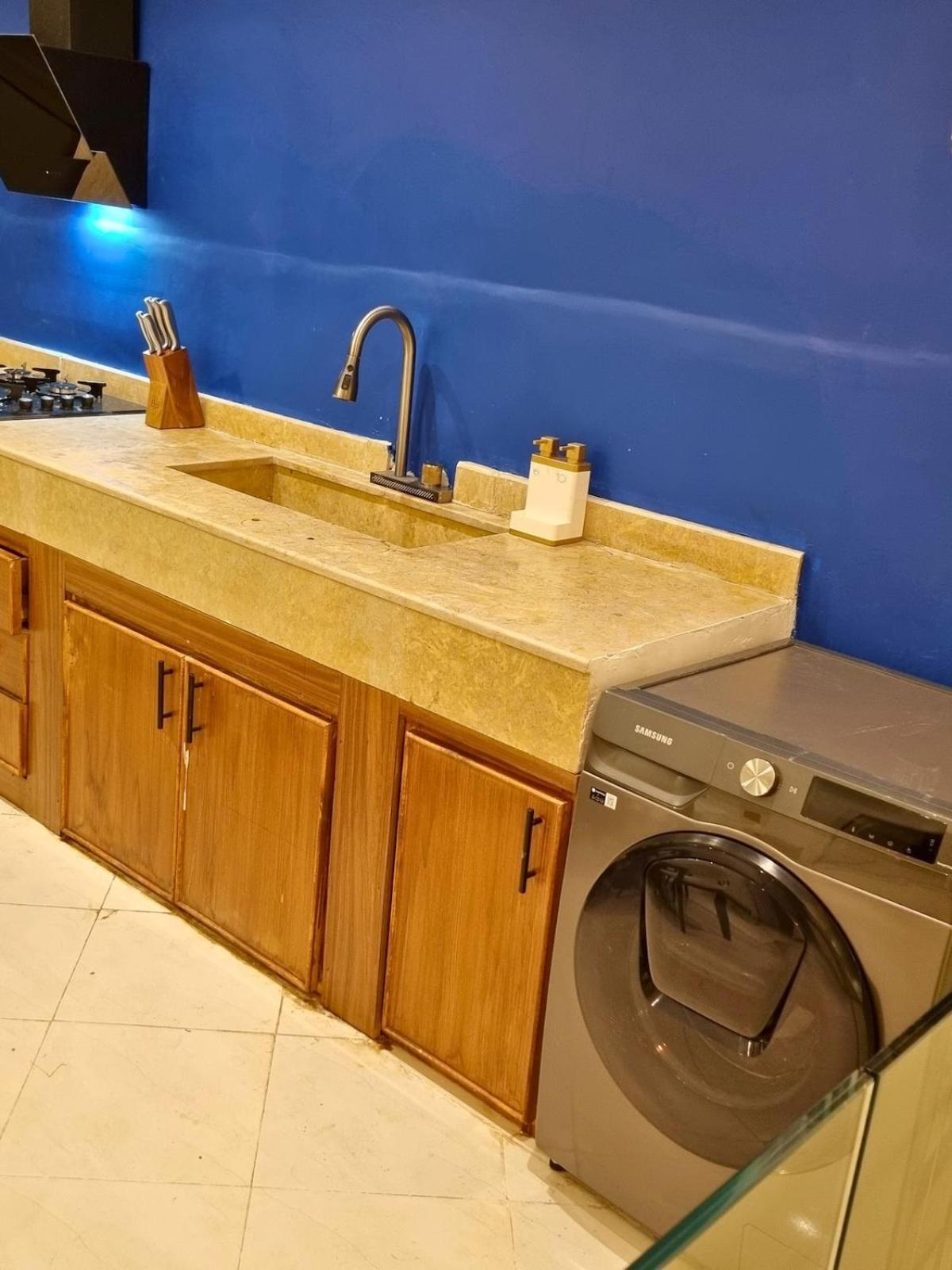 Stylish Duplex 3bedroom 2living In Center Apartment *