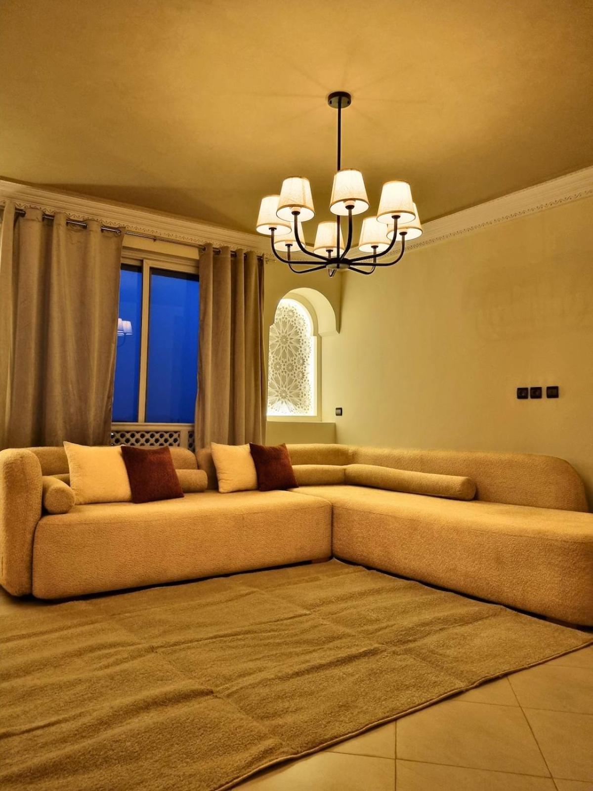 Stylish Duplex 3bedroom 2living In Center