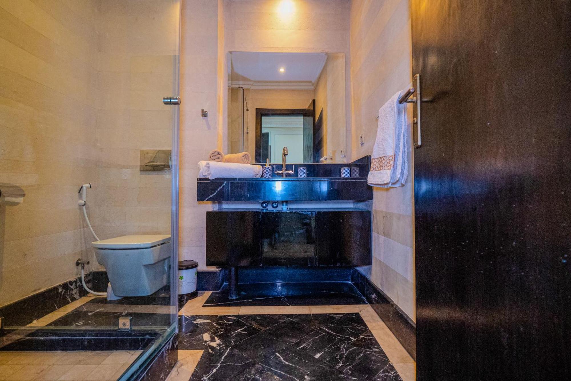 Location, Elegance, View & Comfort Apartment