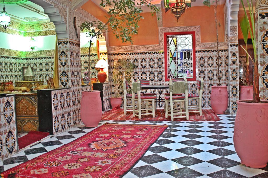 Couette-café Konouz 3*