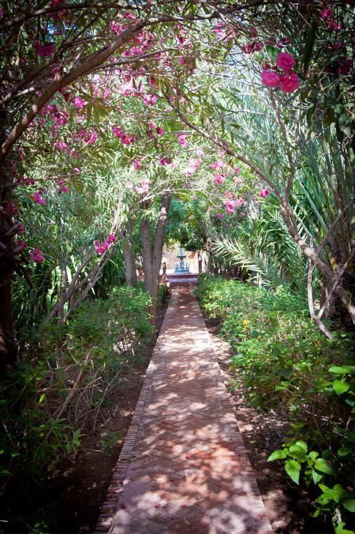 Dar Ayniwen Garden & Bird Zoo Marrakesh