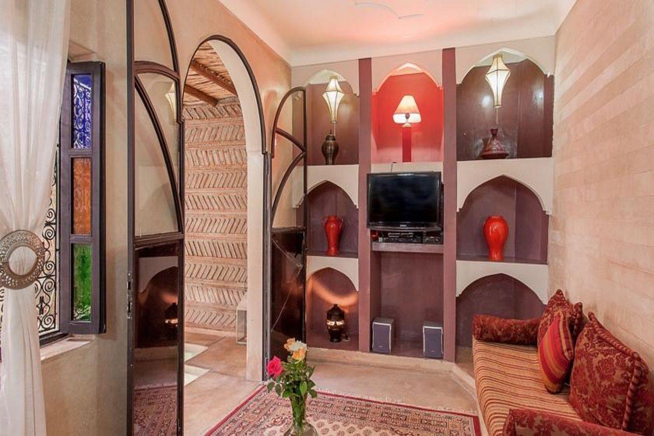 Dar Kamar Zamane (adults Only)