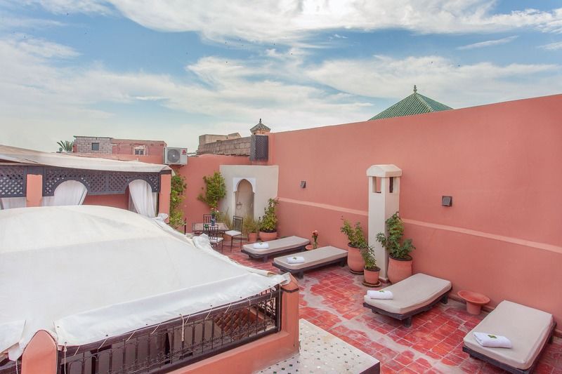 Dar Kamar Zamane (adults Only)