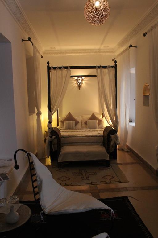 Faiza Riad 3*