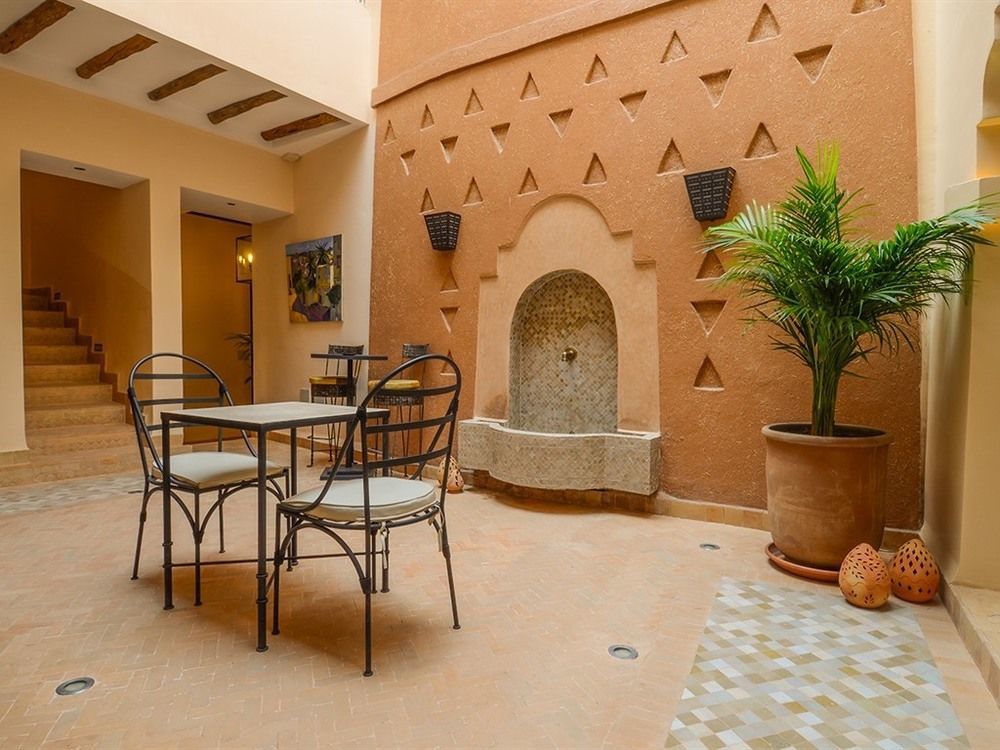Bed and breakfast Ayni 4*