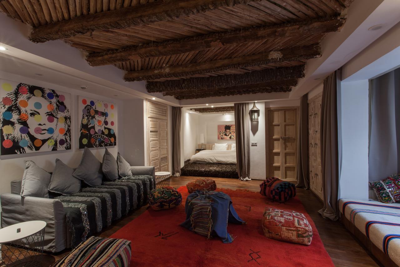 Riad Bck Art 4*