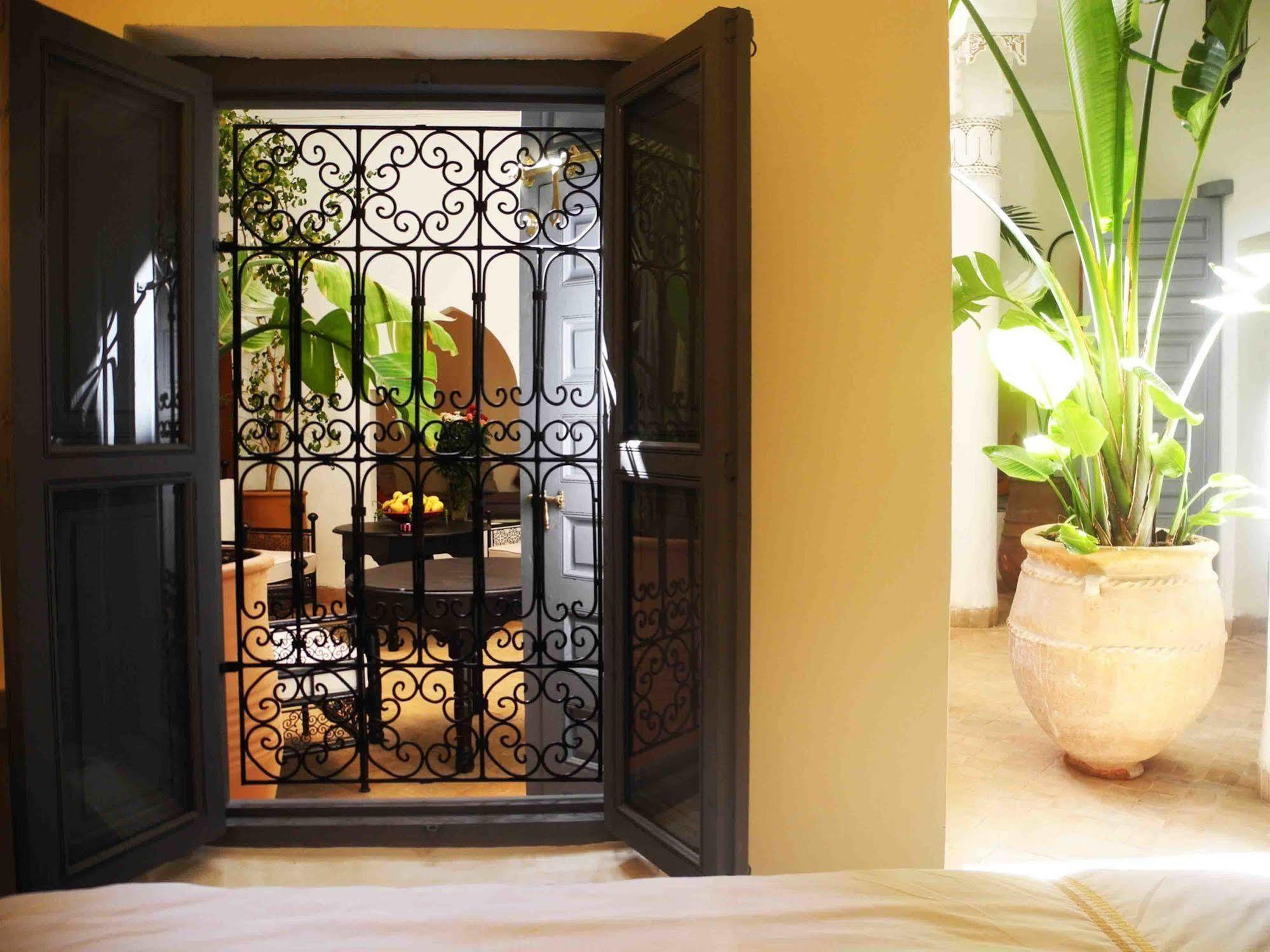 Riad Linda Riad