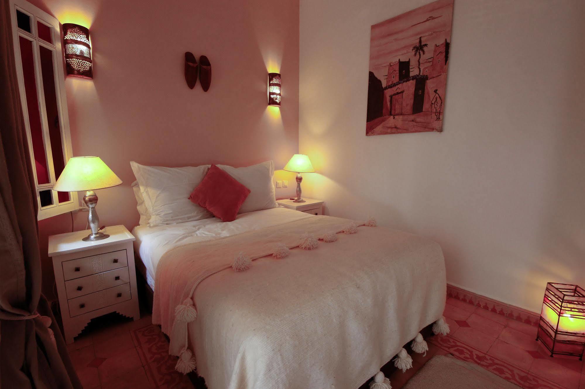 Riad Riad Awinati Location Privatisee ,piscine Chauffee , Beau Rooftop Marrakesh