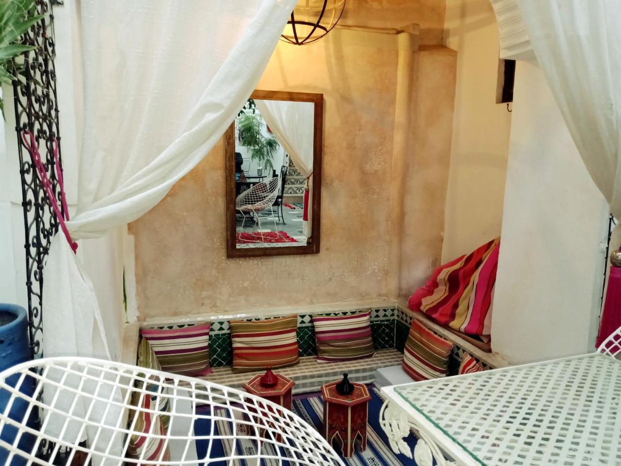 Gaya Riad