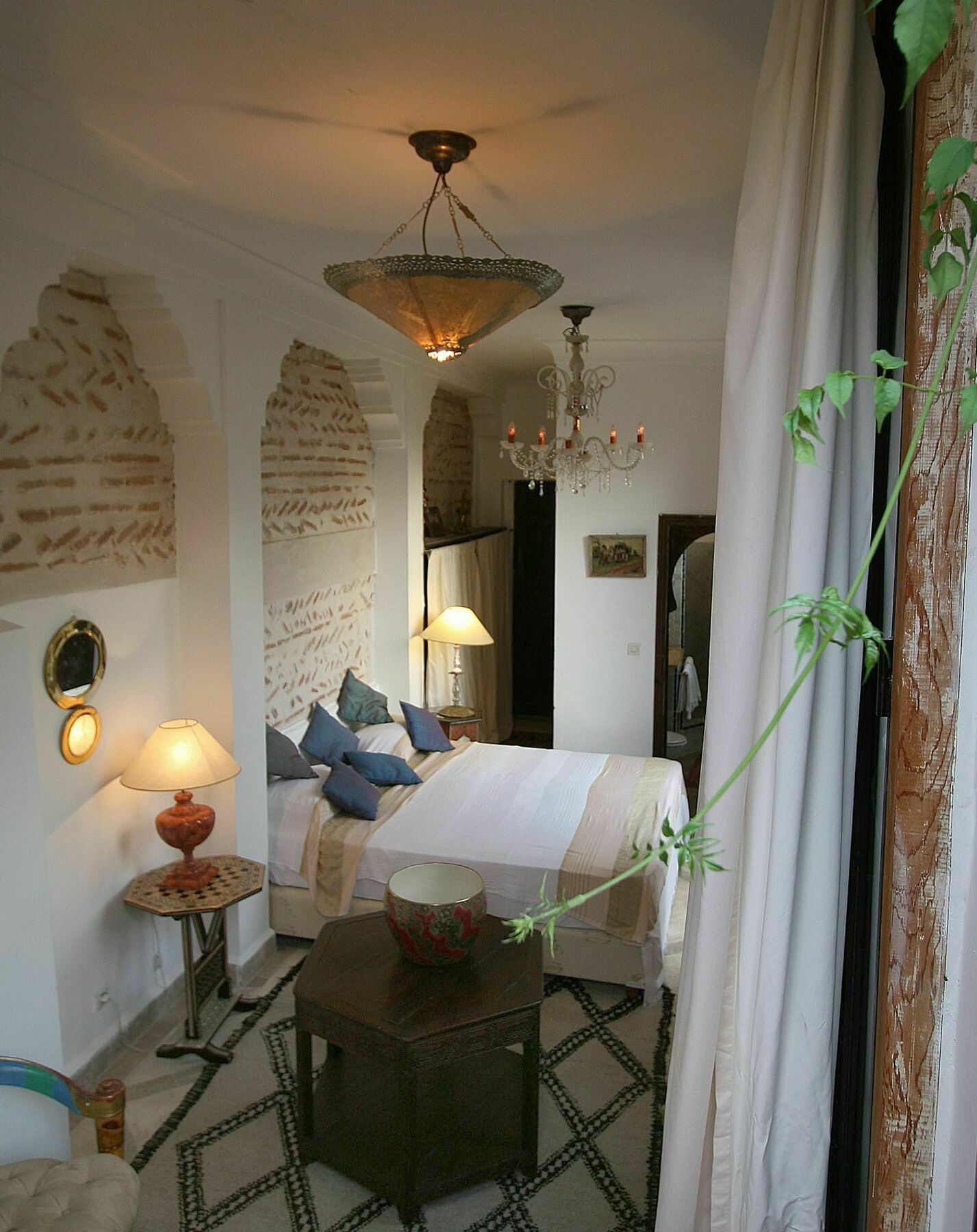 Lyla Riad 3*
