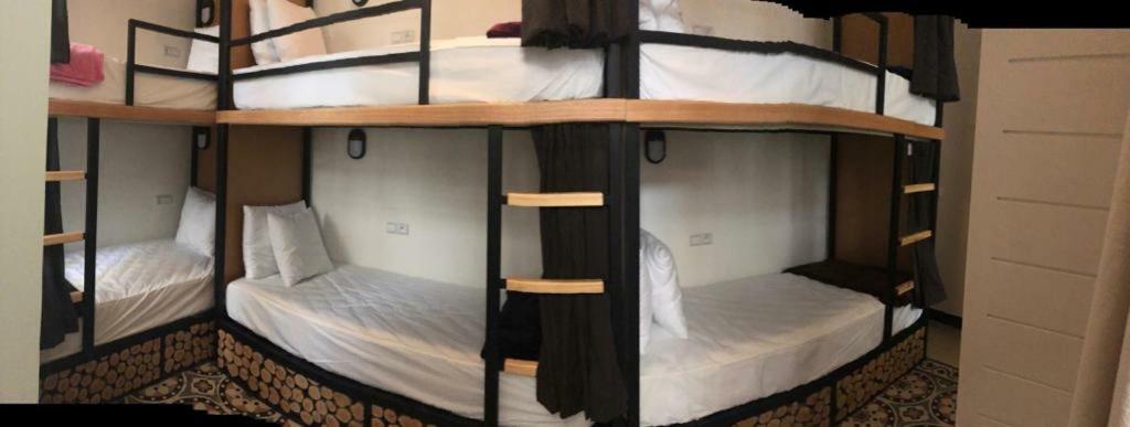 Bed & Breakfast Bed Square