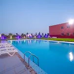 Appartement entouré de verdure, grande piscine