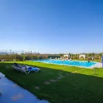 Appartement Neuf Entoure De Verdure, Ensoleille