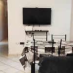 Bright Air Conditioned Apartment Near City Center