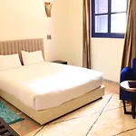 Comfy Colonial Apartments