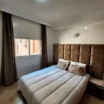 Appartement En Plein Centre Ville Entierement Equipe