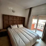 Appartement En Plein Centre Ville Entierement Equipe