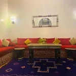 Jolie Petit Riyad Avec Piscine Belle Terrasse Wifi
