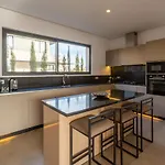 Villa 103 - Luxury Getaway - Private Jacuzzi