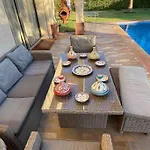 Belle Et Spacieuse Villa Avec Piscine Prive