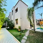 Sabor Villa Targa Garden -Only Family