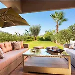Appartement De Luxe Avec Jardin Prive