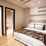 Appartement Deux Chambre Avec Piscine Couverte