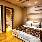 Appartement Deux Chambre Avec Piscine Couverte