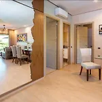 Appartement De Luxe Avec Jardin Prive