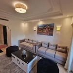 Deluxe Apartment In The Center Of City With Free Wifi