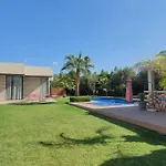 Villa 751, Villa D\'Architecte, Cuisiniere, Piscine Chauffee Et Services