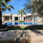 Villa 751, Villa D\'Architecte, Cuisiniere, Piscine Chauffee Et Services