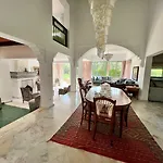Villa Avec Piscine Privatisee A La Palmeraie
