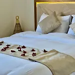 Mini-Villa Situee Dans Une Residence Prestigia A Marrakech, Avec Une Vue Sur La Piscine Et Le Golf Une Securite 24H Sur 24 Et Une Proximite Ideale De L Aeroport 5 Minutes C Est Une Offre Parfaite Pour Des Vacances