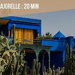 Magnifique Appartement Moderne De 2 Chambres Avec Piscine A 10 Min Du Centre De Marrakech